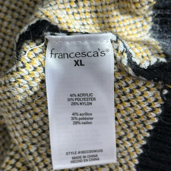 Francesca's Black and White Daisy Sweater | XL 🔥CLEAR THE CLOSET - Picture 4 of 6